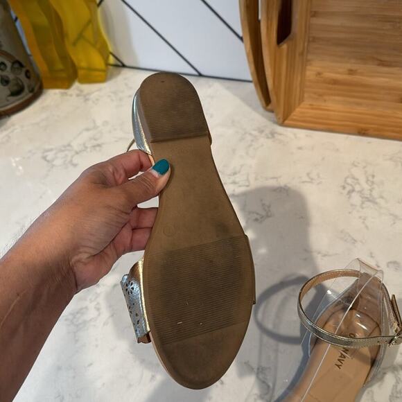 Old Navy Laser cut peep toe metallic gold ankle strap sandals summer  size 7 - Picture 8 of 9